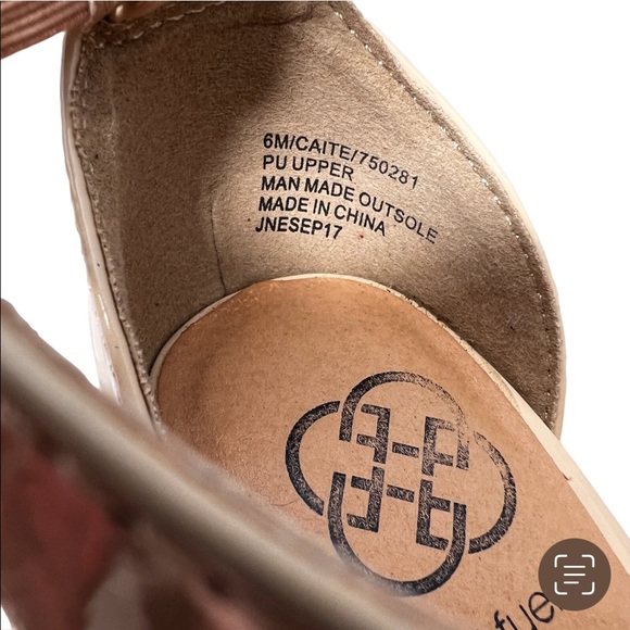 Daisy Fuentes Patent Faux Leather Strappy High Heel Sandal Size 7 - Picture 4 of 8